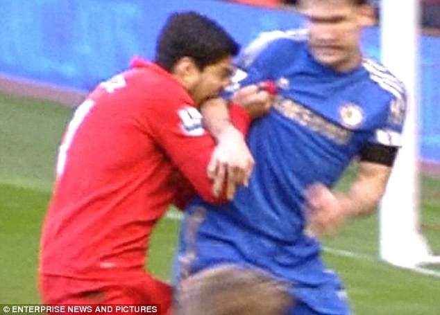Luis Suarez hứa sẽ không cắn thêm bất cứ ai nữa ảnh 2