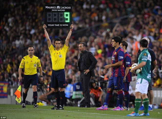 Suarez lu mờ trước sao trẻ Barcelona B trong trận ra mắt ảnh 1