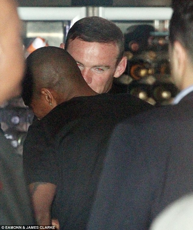 Rooney "cầm đầu" các sao MU đi "xõa", dửng dưng với Champions League ảnh 3