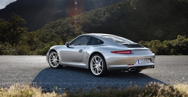 Thưởng thức vẻ đẹp tinh tế của Porsche 911 Carrera S 2012 ảnh 2