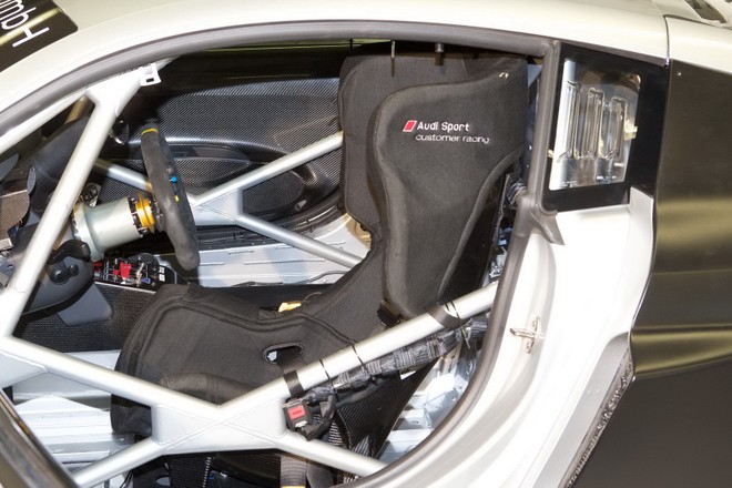 Audi cho ra mắt phiên bản mới của R8 LMS Ultra ảnh 2