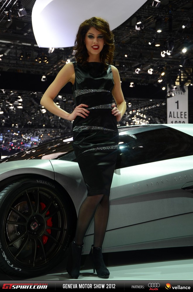 Người đẹp "khoe dáng" bên xế hộp tại Geneva Motor Show 2012 ảnh 15