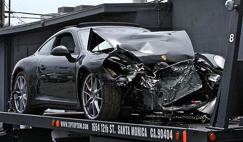 "Tông" vào xe tải - Lindsay Lohan "phá nát" Porsche 911 mới cứng ảnh 1