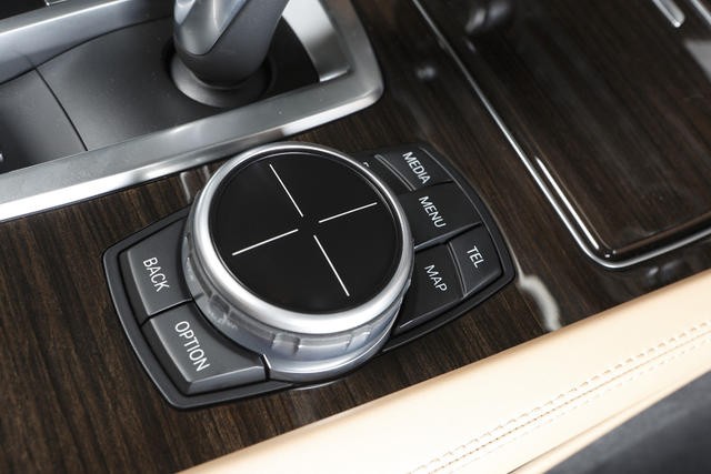 BMW cho ra mắt bộ điều khiển iDrive mới ảnh 2