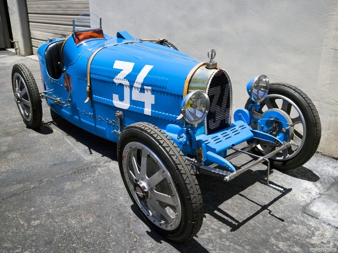 Chiêm ngưỡng phiên bản đặc biệt của Bugatti Veyron ảnh 1