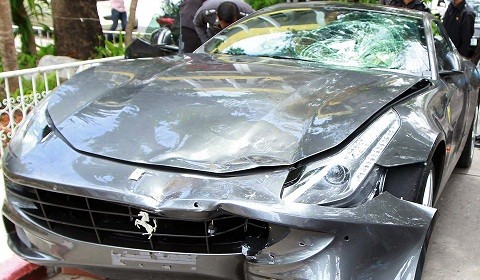 Siêu xe Ferrari FF "phóng ẩu" đâm chết 1 cảnh sát ảnh 1