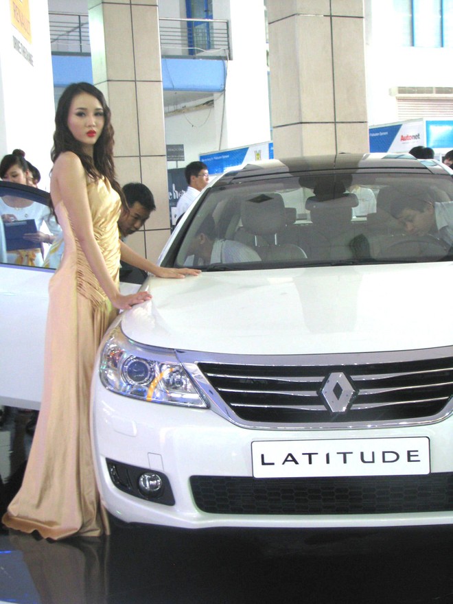 Choáng ngợp với xe và "chân dài" tại Vietnam Motor Show 2012 ảnh 7