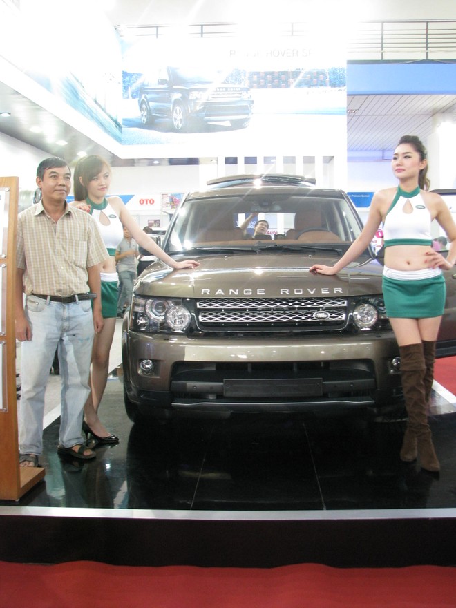 Choáng ngợp với xe và "chân dài" tại Vietnam Motor Show 2012 ảnh 23
