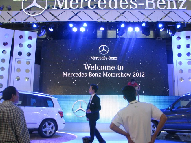 Choáng ngợp với xe và "chân dài" tại Vietnam Motor Show 2012 ảnh 8