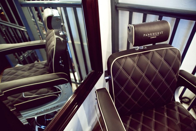 Hãng xe Bentley mời các quý ông tới... cắt tóc ảnh 2