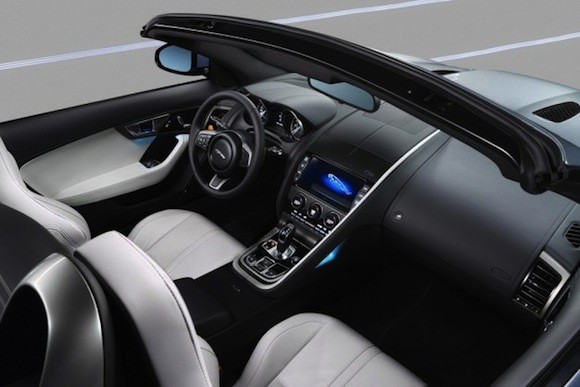 Siêu mẫu Playboy đẹp rực rỡ bên siêu xe Jaguar F-Type ảnh 16