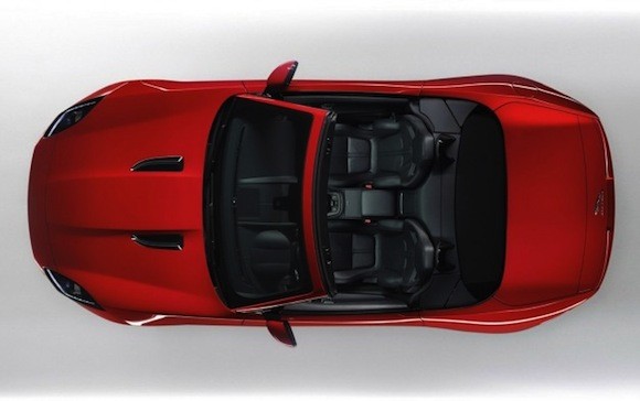 Siêu mẫu Playboy đẹp rực rỡ bên siêu xe Jaguar F-Type ảnh 3