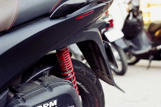 Người đẹp nóng bỏng bên Sh 125i độ phong cách GTR ảnh 9