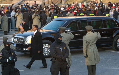 Chi tiết về chiếc Limousine “hàng khủng” của Tổng thống Obama ảnh 2