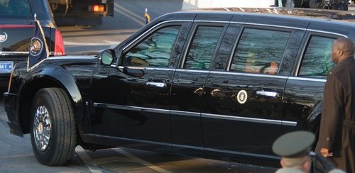 Chi tiết về chiếc Limousine “hàng khủng” của Tổng thống Obama ảnh 3