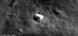 Phát hiện vật thể lạ trên mặt trăng ảnh 1