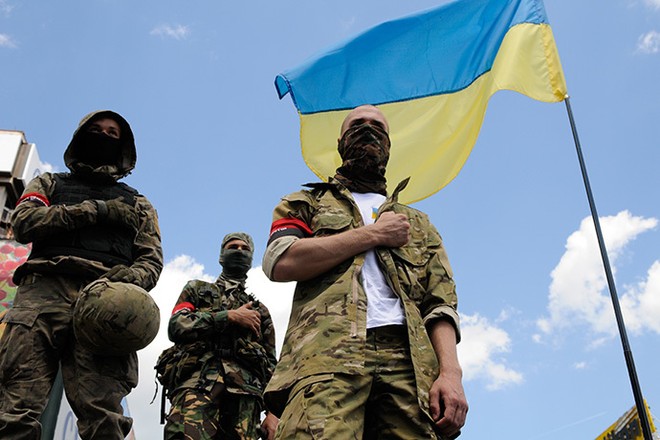 Biểu tình đòi huỷ bỏ lệnh ngừng bắn, thiết quân luật ở Ukraine ảnh 2