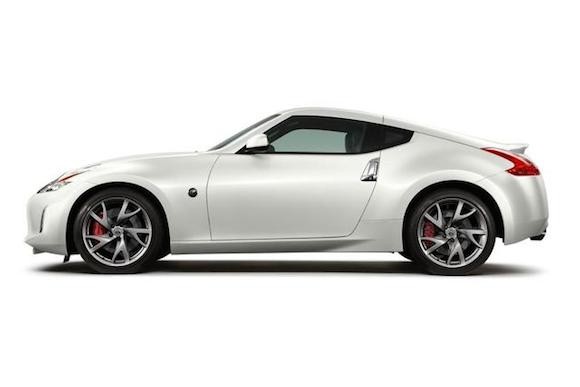 Nissan 370Z 2015 có giá khởi điểm 30.800 USD ảnh 2