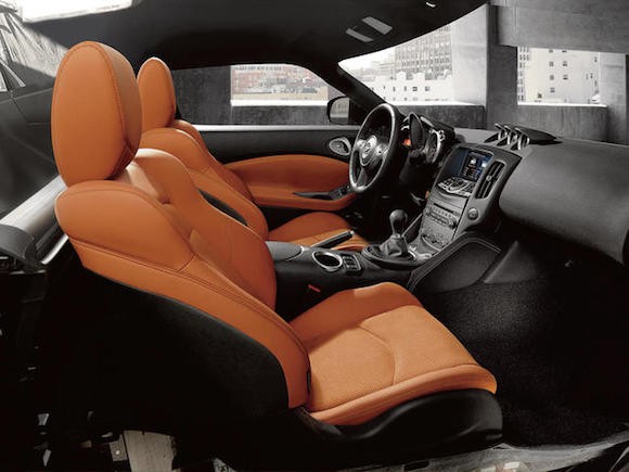 Nissan 370Z 2015 có giá khởi điểm 30.800 USD ảnh 3