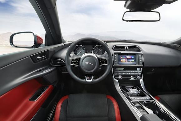 Jaguar XE: Thiết kế sang trọng, công nghệ đỉnh cao ảnh 12
