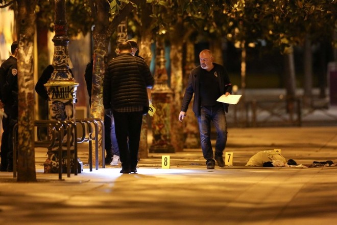 Tấn công bằng dao ở Paris, ít nhất 4 người bị thương ảnh 1