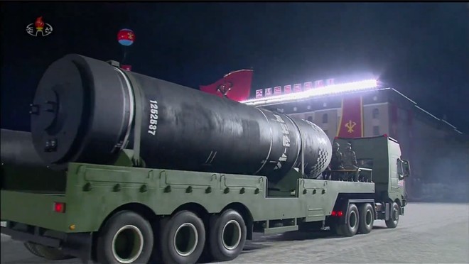 [ẢNH] Triều Tiên phô diễn hàng loạt tên lửa đạn đạo mới trong duyệt binh ảnh 4