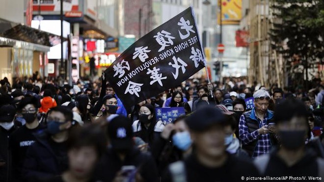 Anh cân nhắc biện pháp trừng phạt Trung Quốc về vấn đề Hong Kong ảnh 1