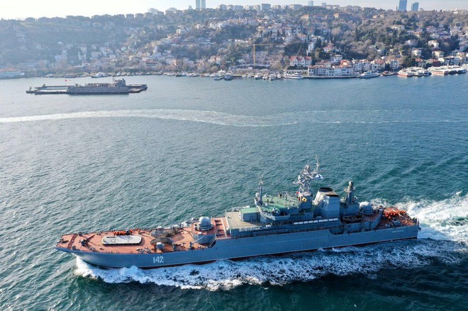 Thêm hai chiến hạm Nga tiến vào biển Đen ảnh 1