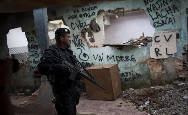 Bạo lực kinh hoàng và hỗn loạn tại Rio de Janeiro ảnh 12