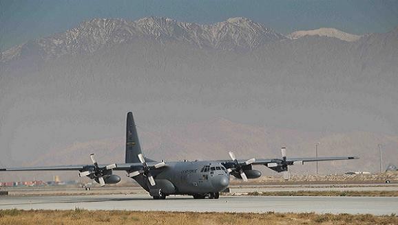 Mỹ bàn giao cho Afghanistan 2 chiếc C-130 ảnh 1
