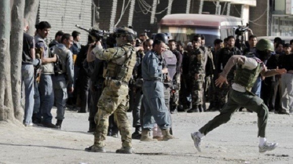 Căn cứ NATO ở Afghanistan bị tấn công, 7 binh sĩ thiệt mạng ảnh 1