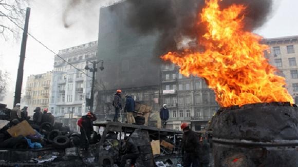 Bùng phát bạo lực ở Kiev làm 3 người chết, hàng trăm người bị thương ảnh 1