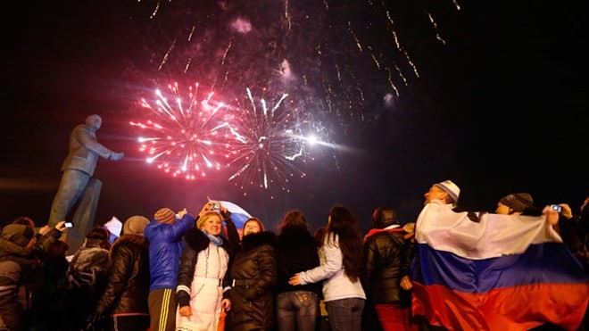 Kết quả vừa công bố, toàn dân Crimea đổ ra đường ăn mừng ảnh 2