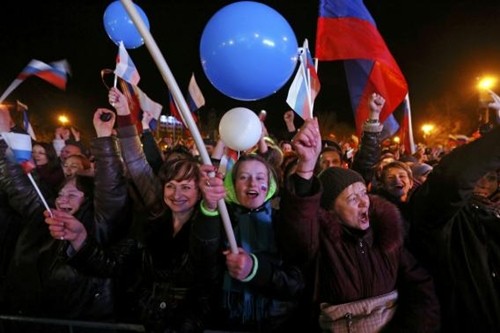 Kết quả vừa công bố, toàn dân Crimea đổ ra đường ăn mừng ảnh 4