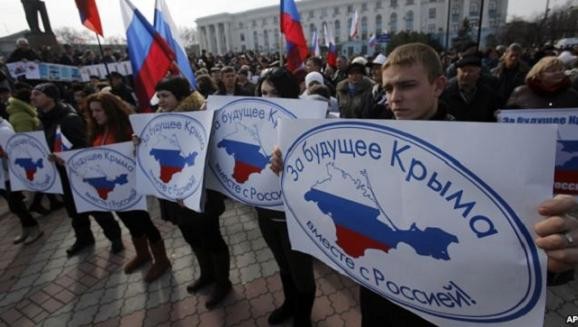 Kharkov và Donetsk biểu tình lớn đòi trưng cầu dân ý như Crimea ảnh 1
