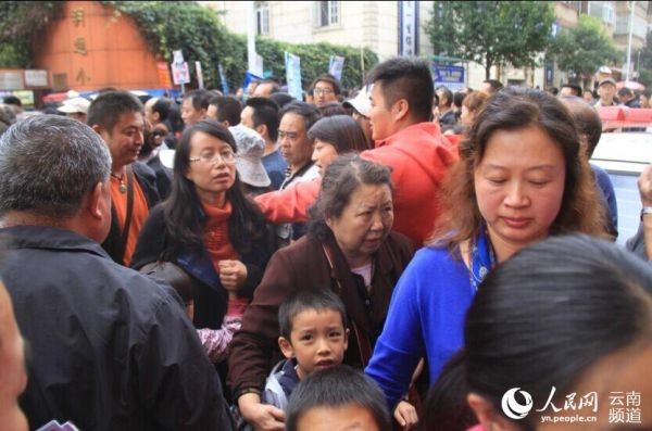 Trung Quốc: Dẫm đạp ở trường tiểu học, 37 học sinh thương vong ảnh 7