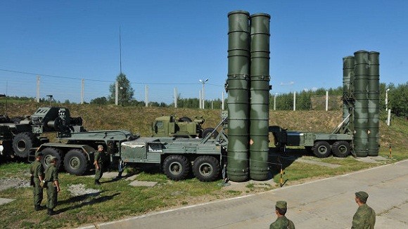 Nga chuẩn bị trang bị tên lửa S-400 mới cho 12 trung đoàn phòng thủ vũ trụ ảnh 1