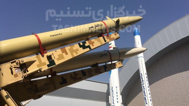 Iran trình làng tên lửa đạn đạo mới có tầm bắn lên đến 700km ảnh 1