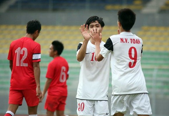Thắng Hong Kong 5-1, U19 VN tạm chiếm ngôi đầu ảnh 1