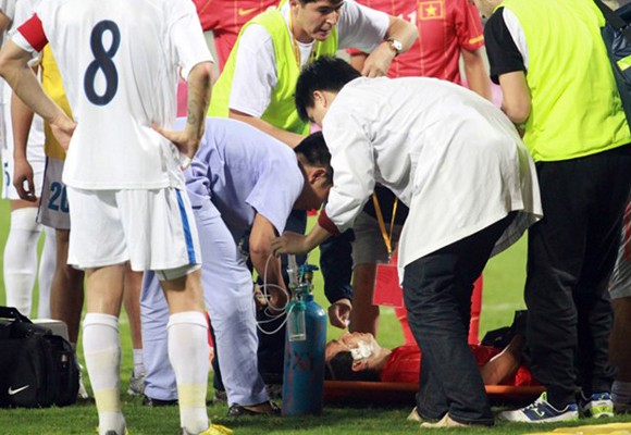 Va chạm kinh hoàng, Văn Nhiên gẫy xương quai xanh, sụt xương gò má ảnh 1