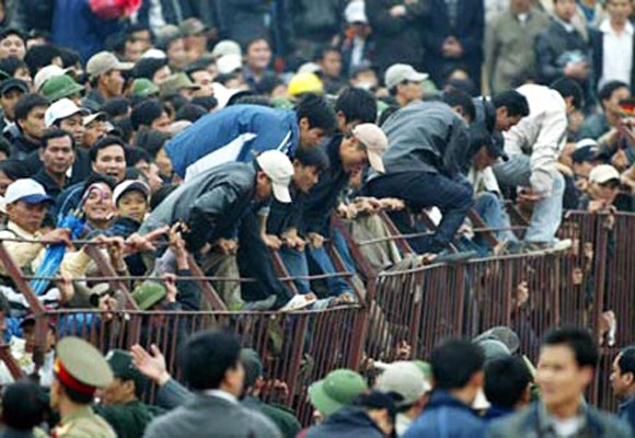Lo vỡ sân, Thanh Hoá tăng cường an ninh, dè dặt bán vé ảnh 1