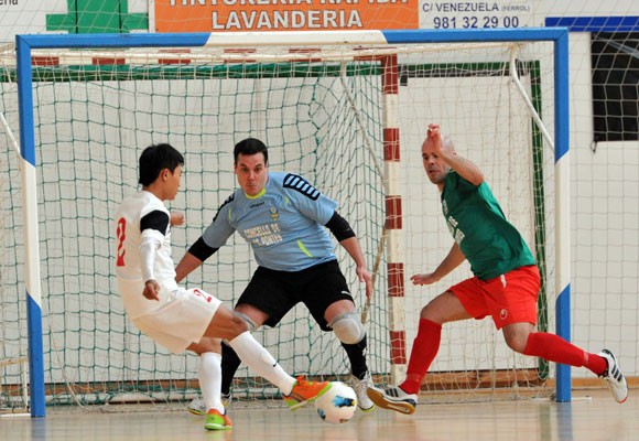 Tuyển Futsal VN thắng trận đầu tay trên đất Tây Ban Nha ảnh 1