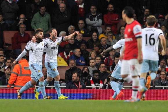 Arsenal 3-1 West Ham: Podolski đưa Pháo Thủ trở lại top 4 ảnh 1