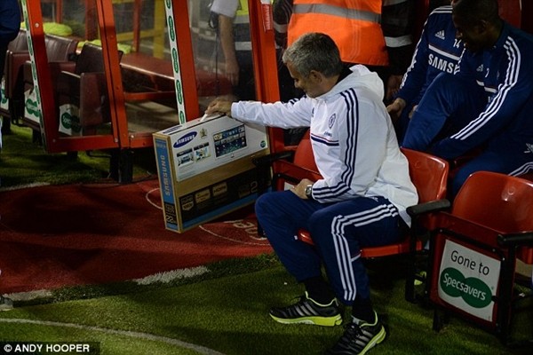 Mourinho tặng học trò món quà bất ngờ ảnh 1