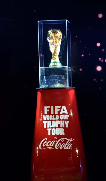 Tận mắt ngắm Cúp vàng FIFA ở Việt Nam ảnh 6