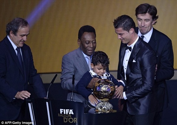 Giành QBV FIFA, Ronaldo bật khóc ảnh 3