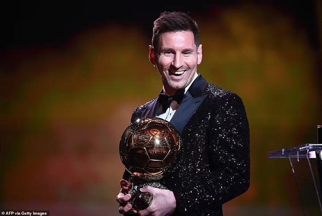 Messi đoạt Quả bóng Vàng 2021 với điểm số bỏ xa Lewandowski ảnh 1