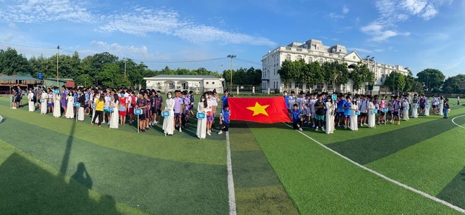 Sôi động giải bóng đá chào mừng 25 năm thành lập trường THPT Lê Văn Thiêm ảnh 3