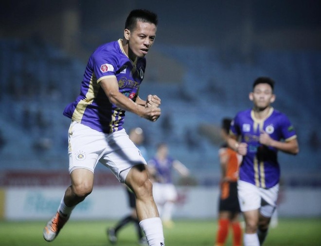 Văn Quyết, Hùng Dũng tỏa sáng đưa Hà Nội FC trở lại ngôi đầu