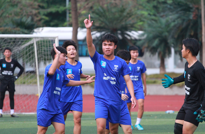 Nhiều đội thắng áp đảo trận ra quân giải bóng đá học sinh THPT Hà Nội ảnh 2